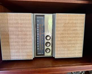 Zenith AM/FM Radio X326