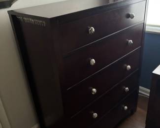 chest of drawers