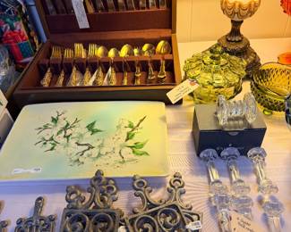 GOLD TONE FLATWARE SERVICE AND DECOR PIECES