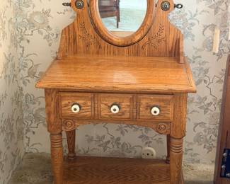 OAK NIGHTSTAND WITH MIRROR (QTY: 2) 24"W X 16"D X 24"H - MIRROR AN ADDITIONAL 16"H