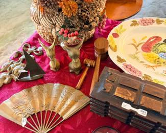 DECOR AND COLLECTIBLES