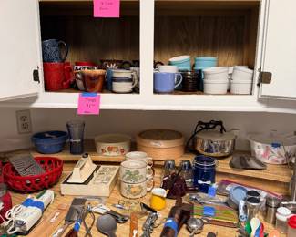 LOTS OF KITCHEN ITEMS