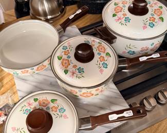VINTAGE POTS & PANS