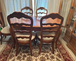Thomasville table with 6 chairs