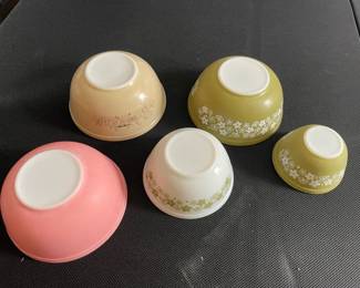 Lot of Vintage Pyrex Mixing Bowls