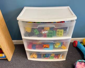 Large legos and Duplo Blocks