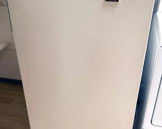 Kenmore 9 cu freezer