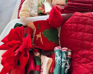 Holiday table linens
