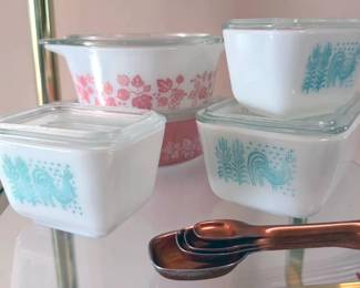 Vintage mid-century Pyrex, including Pyrex pink Gooseberry 1 pint casserole dish + pink Gooseberry Cinderella 1.5 pint casserole dish