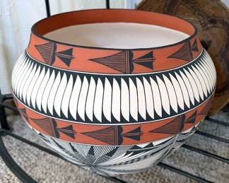 Acoma pot from the Chino family