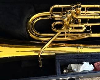 King 2266 Artist Series 4-valve bell-front baritone horn with case