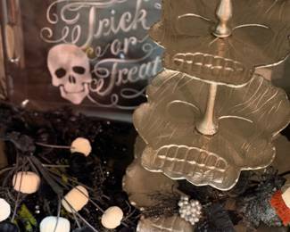 3 tier skull stand 