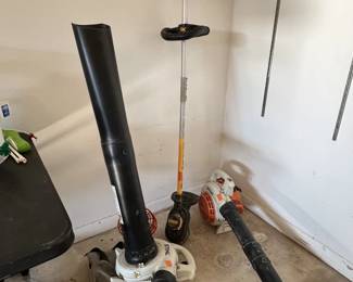 Assorted garage items