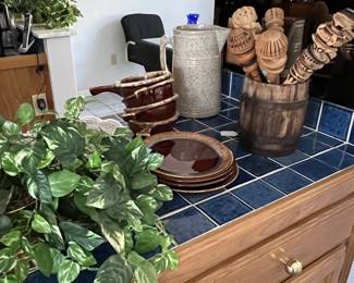 Assorted kitchenware