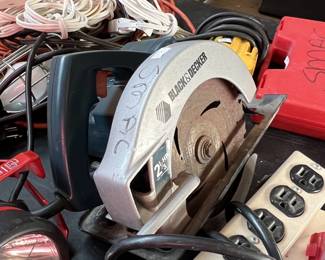 Black & Decker 2 1/3 HP corded circular saw