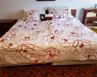 KING BED SPREAD & SHAMS