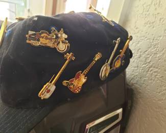 HARD ROCK CAFE WITH PINS