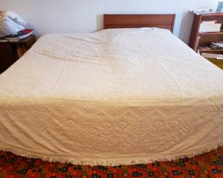 2 TWIN BEDS