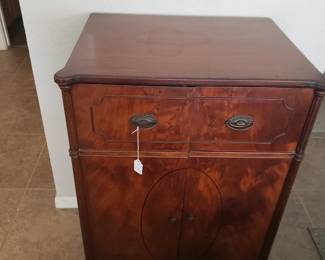 VINTAGE STEREO CONSOLE GE (WORKS)