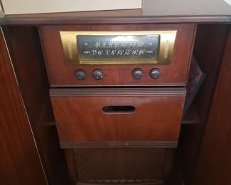VINTAGE STEREO CONSOLE GE (WORKS)