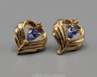 Lot 109: 10k gold purple stone stud earrings