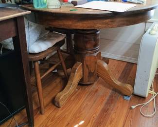 Round table with 4 chairs