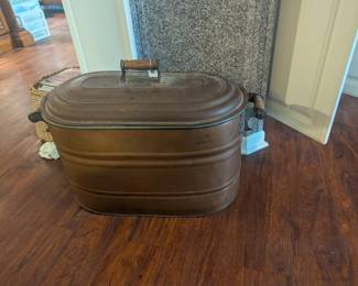 Copper pot with lid