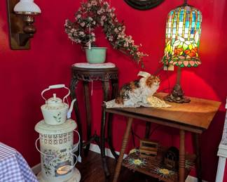 Stain glass table lamp