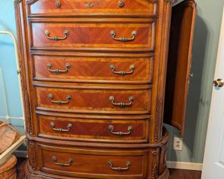 Gentleman's chest with side doors
