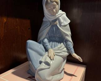 Nao by Iladro Figurine
