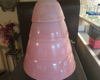 Vintage Pink Pyrex 4-piece nesting mixing bowls