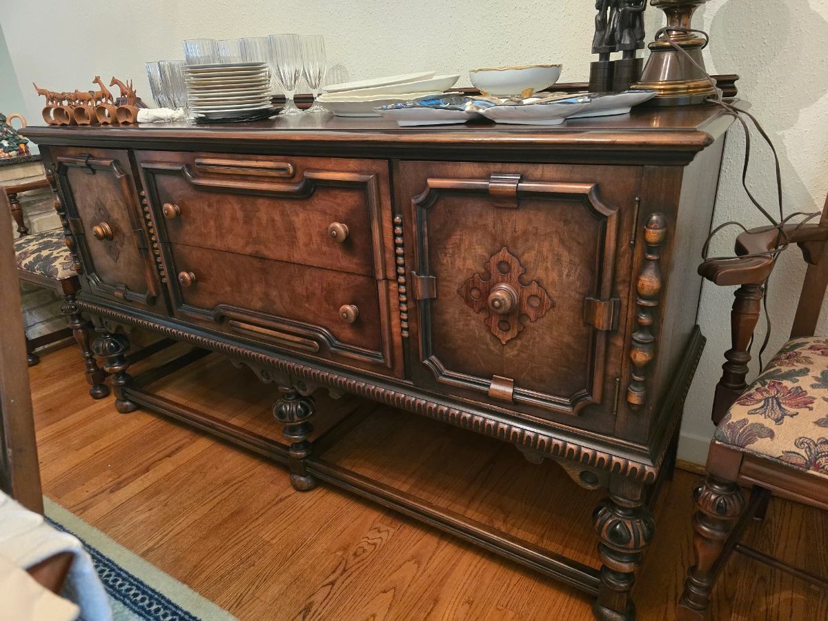 Willow Meadows Estate Sale in Houston, TX starts on 11/20/2026