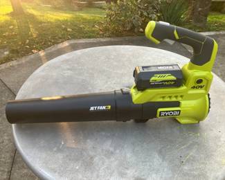 Ryobi 40V battery powered leaf blower w battery & charger