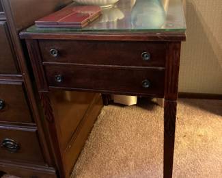Mersman end table w drawer