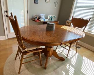 Kitchen table & 2 chairs