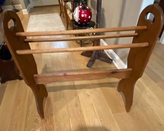 Quilt/ blanket rack