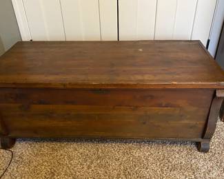 Blanket chest