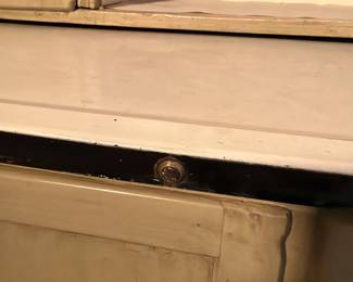Hoosier hardware and details for the collectors who like to look closely.