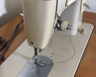 Singer Fashion Mate up close. Vintage charm with a zigzag stitch.