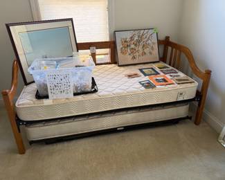 Oak daybed with trundle (mattresses included