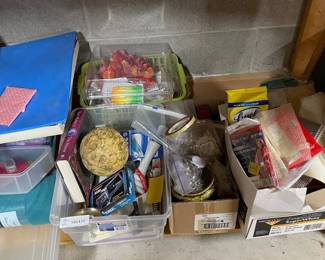 Lot 7312525: Estate Household Group incl. Star Trek Cards & Majolica-Style Bowl
