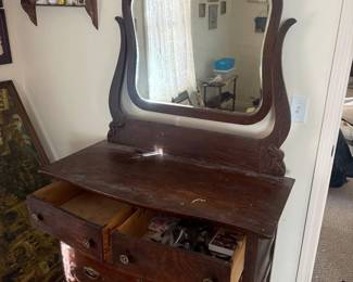 Lot 7312898: Antique Oak 4-Drawer Dresser with Tilting Beveled Mirror