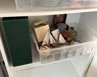 Lot 7313767: Clear Bin of Sailboat Models, Wooden Decor & Figurines