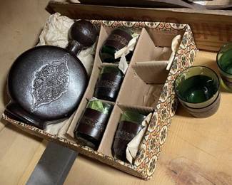 Lot 7312366: Estate Group incl. Italian Decanter Set & Universal Food Chopper