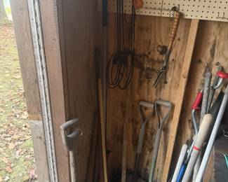 Lot 7313780: Yard & Garden Tool Lot: Shovels, Rakes & Long-Handled Tools