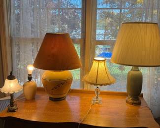 Lot 7312656: Grouping of 5 Table Lamps incl. Celadon Floral & Crystal Base