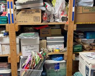 Lot 7312518: Christmas Decor Group incl. Ornaments, Gift Bags & Craft Supplies