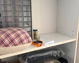 Lot 7312913: Sewing Group incl. Multi-Drawer Organizer, Cushion & Scissors