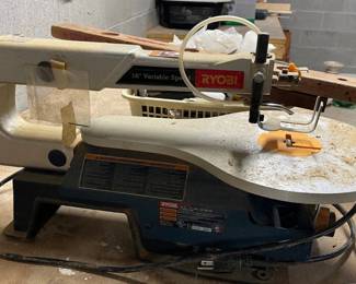 Lot 7313213: Ryobi SC163VS 16 in. Scroll Saw Group incl. Tools & Levels
