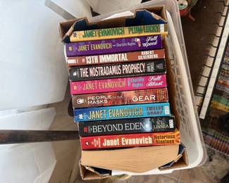 Lot 7313773: Janet Evanovich Paperback Book Lot with Cuties Game